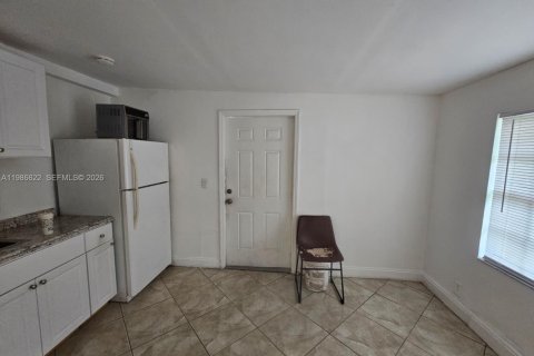 Снять в аренду коммерческую недвижимость в Вест-Парк, Флорида 124.49м2, № 2044961 - фото 7