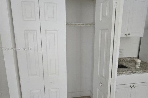 Снять в аренду коммерческую недвижимость в Вест-Парк, Флорида 124.49м2, № 2044961 - фото 5