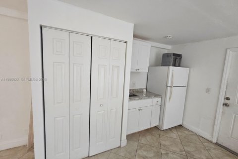 Снять в аренду коммерческую недвижимость в Вест-Парк, Флорида 124.49м2, № 2044961 - фото 4