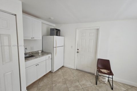 Снять в аренду коммерческую недвижимость в Вест-Парк, Флорида 124.49м2, № 2044961 - фото 6