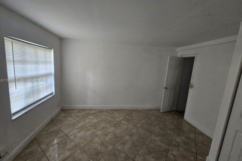 Коммерческая недвижимость в Вест-Парк, Флорида 124.49м2 № 2044961