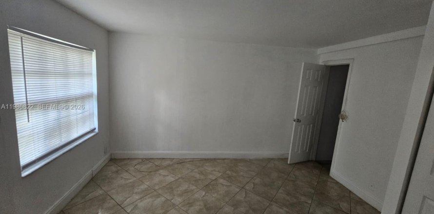 Коммерческая недвижимость в Вест-Парк, Флорида 124.49м2 № 2044961