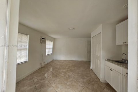 Снять в аренду коммерческую недвижимость в Вест-Парк, Флорида 124.49м2, № 2044961 - фото 3