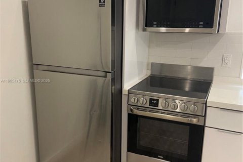 Condo in Miami Beach, Florida, 1 bedroom  № 2027032 - photo 8