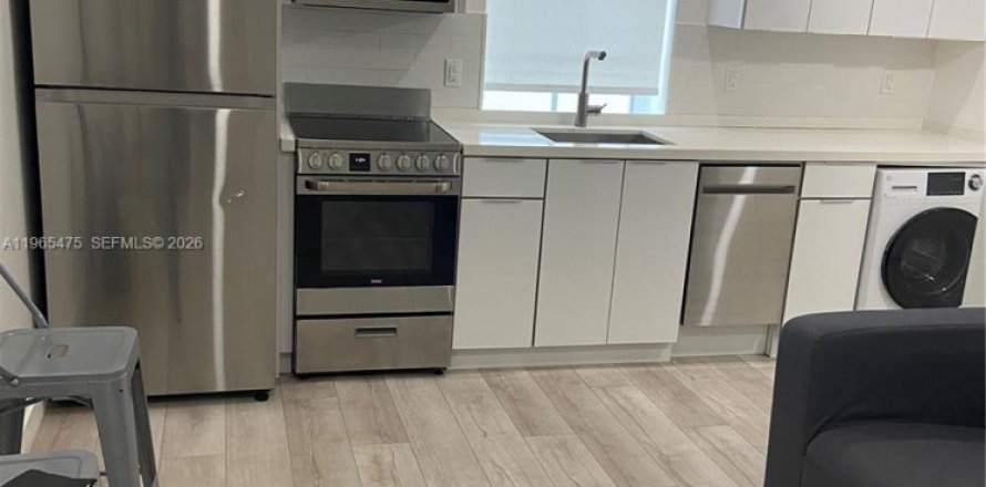 Condo in Miami Beach, Florida, 1 bedroom  № 2027032