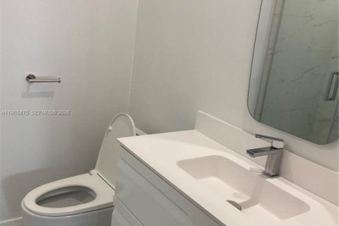 Condo in Miami Beach, Florida, 1 bedroom  № 2027032 - photo 3