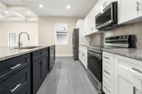 Купить виллу или дом в Лихай-Эйкерс, Флорида 3 спальни, 166.48м2, № 1970414 - фото 29