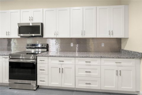 Купить виллу или дом в Лихай-Эйкерс, Флорида 3 спальни, 166.48м2, № 1970414 - фото 27