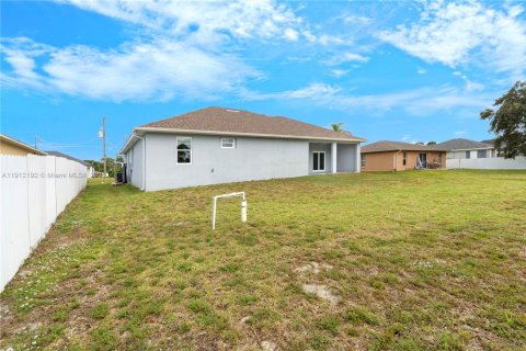 Купить виллу или дом в Лихай-Эйкерс, Флорида 3 спальни, 166.48м2, № 1970414 - фото 10