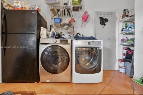 House in Miami, Florida 3 bedrooms, 138.05 sq.m. № 2055906 - photo 27