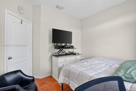 House in Miami, Florida 3 bedrooms, 138.05 sq.m. № 2055906 - photo 22