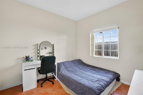 House in Miami, Florida 3 bedrooms, 138.05 sq.m. № 2055906 - photo 24