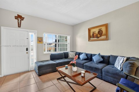 House in Miami, Florida 3 bedrooms, 138.05 sq.m. № 2055906 - photo 5