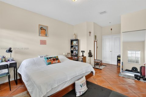 House in Miami, Florida 3 bedrooms, 138.05 sq.m. № 2055906 - photo 17