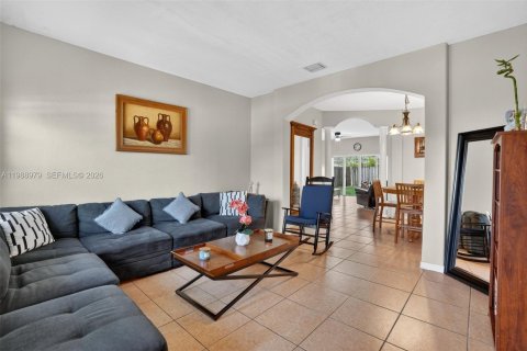 House in Miami, Florida 3 bedrooms, 138.05 sq.m. № 2055906 - photo 4