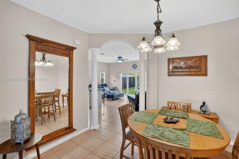 House in Miami, Florida 3 bedrooms, 138.05 sq.m. № 2055906 - photo 7