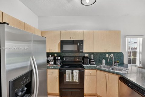 House in Miami, Florida 3 bedrooms, 138.05 sq.m. № 2055906 - photo 11