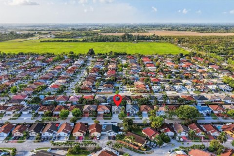 House in Miami, Florida 3 bedrooms, 138.05 sq.m. № 2055906 - photo 30