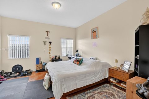 House in Miami, Florida 3 bedrooms, 138.05 sq.m. № 2055906 - photo 16