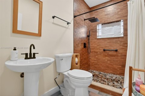 House in Miami, Florida 3 bedrooms, 138.05 sq.m. № 2055906 - photo 19