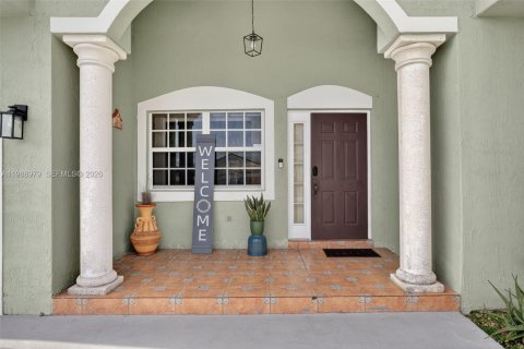 House in Miami, Florida 3 bedrooms, 138.05 sq.m. № 2055906 - photo 3