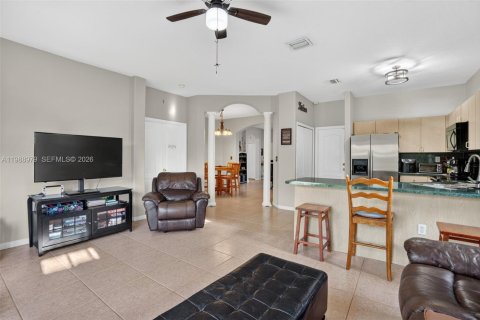 House in Miami, Florida 3 bedrooms, 138.05 sq.m. № 2055906 - photo 15