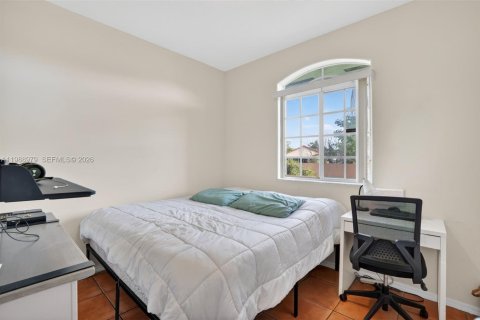 House in Miami, Florida 3 bedrooms, 138.05 sq.m. № 2055906 - photo 21