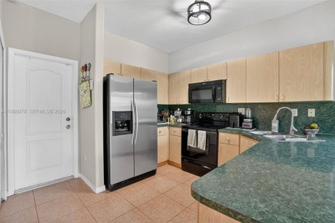 House in Miami, Florida 3 bedrooms, 138.05 sq.m. № 2055906 - photo 10