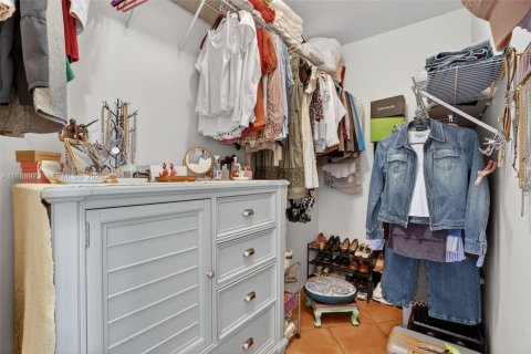 House in Miami, Florida 3 bedrooms, 138.05 sq.m. № 2055906 - photo 20