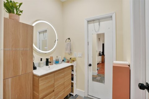 House in Miami, Florida 3 bedrooms, 138.05 sq.m. № 2055906 - photo 18