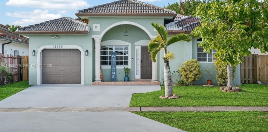 House in Miami, Florida 3 bedrooms, 138.05 sq.m. № 2055906