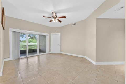 Condo in Weston, Florida, 2 bedrooms  № 2086914 - photo 9