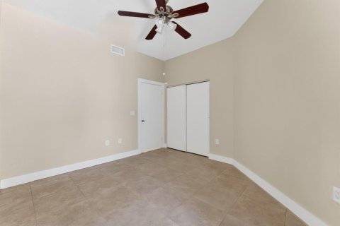 Condo in Weston, Florida, 2 bedrooms  № 2086914 - photo 12