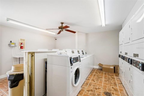 Condominio en venta en Treasure Island, Florida, 1 dormitorio, 72.93 m2 № 2095593 - foto 30