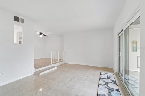 Condominio en venta en Treasure Island, Florida, 1 dormitorio, 72.93 m2 № 2095593 - foto 4