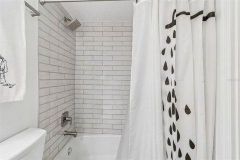 Condominio en venta en Treasure Island, Florida, 1 dormitorio, 72.93 m2 № 2095593 - foto 19