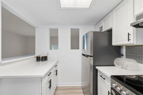 Condominio en venta en Treasure Island, Florida, 1 dormitorio, 72.93 m2 № 2095593 - foto 11