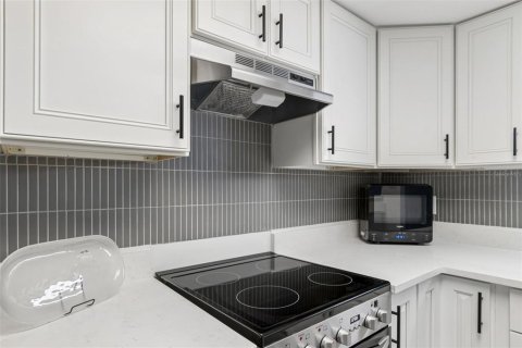 Condominio en venta en Treasure Island, Florida, 1 dormitorio, 72.93 m2 № 2095593 - foto 10