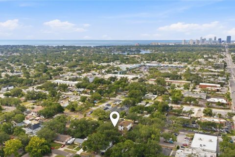 House in Saint Petersburg, Florida 3 bedrooms, 204.01 sq.m. № 2221715 - photo 7