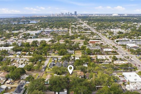 House in Saint Petersburg, Florida 3 bedrooms, 204.01 sq.m. № 2221715 - photo 3