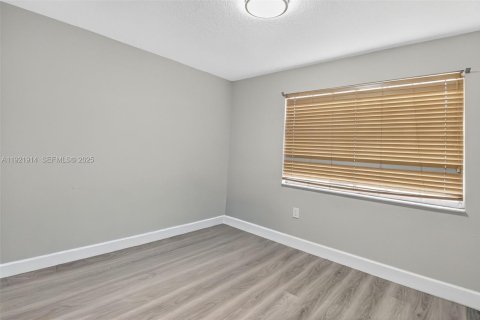 House in Miami, Florida 2 bedrooms, 134.99 sq.m. № 1983538 - photo 18