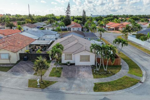 House in Miami, Florida 2 bedrooms, 134.99 sq.m. № 1983538 - photo 3