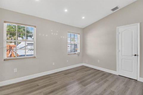 House in Miami, Florida 2 bedrooms, 134.99 sq.m. № 1983538 - photo 15