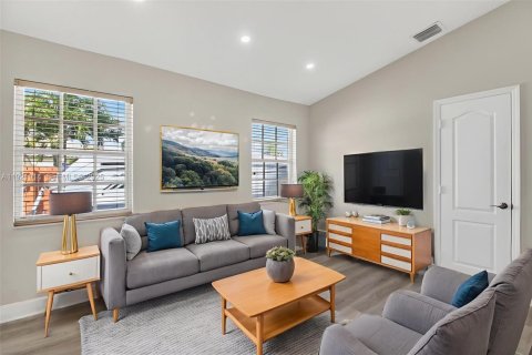 House in Miami, Florida 2 bedrooms, 134.99 sq.m. № 1983538 - photo 6