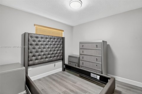 House in Miami, Florida 2 bedrooms, 134.99 sq.m. № 1983538 - photo 16