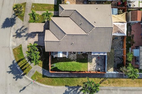 House in Miami, Florida 2 bedrooms, 134.99 sq.m. № 1983538 - photo 24