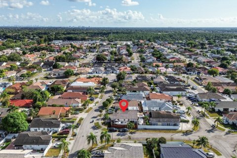 House in Miami, Florida 2 bedrooms, 134.99 sq.m. № 1983538 - photo 22