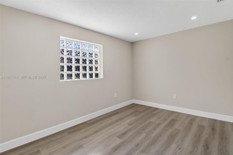 House in Miami, Florida 2 bedrooms, 134.99 sq.m. № 1983538 - photo 14