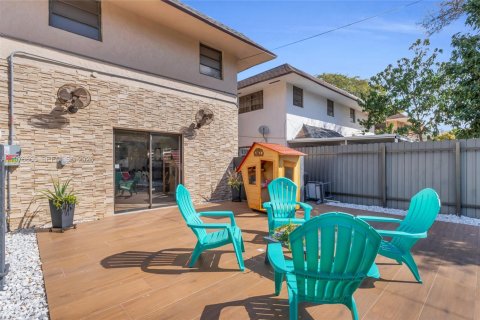 Townhouse in North Miami Beach, Florida 2 bedrooms, 148.64 sq.m. № 2040640 - photo 25