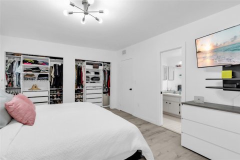 Townhouse in North Miami Beach, Florida 2 bedrooms, 148.64 sq.m. № 2040640 - photo 17